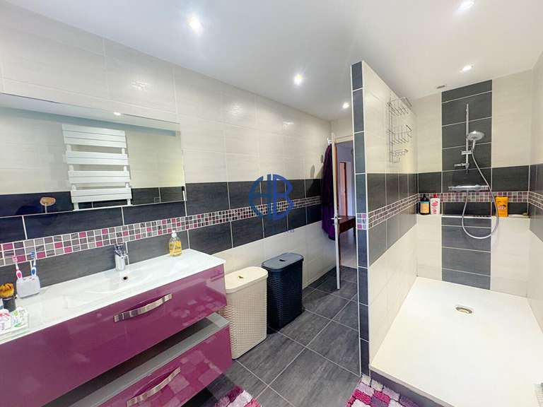 Maison Les Abrets en Dauphiné - 3 chambres - 190m²
