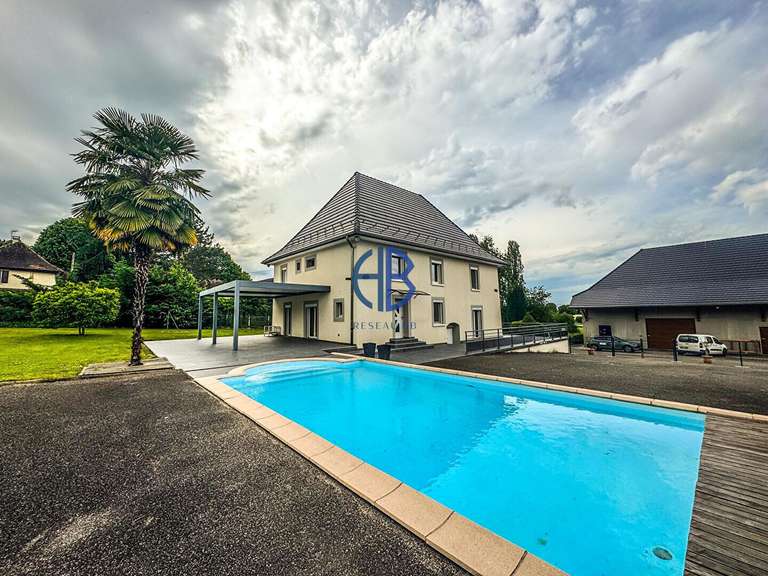 Maison Les Abrets en Dauphiné - 3 chambres - 190m²