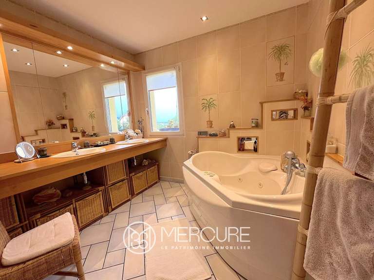 Maison Les Abrets en Dauphiné - 6 chambres - 229m²