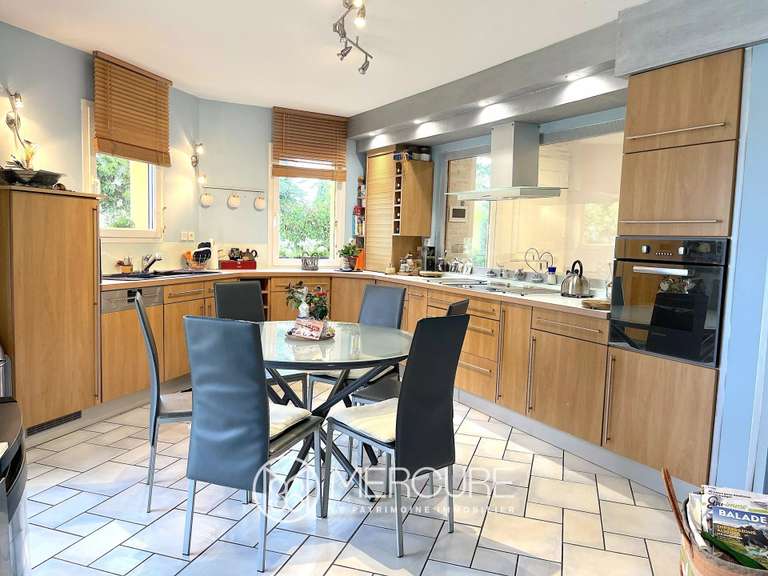 Maison Les Abrets en Dauphiné - 6 chambres - 229m²