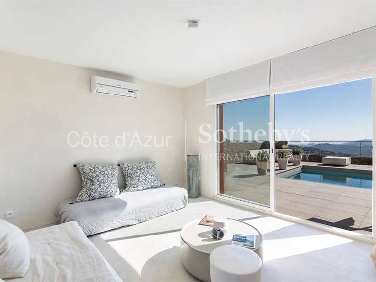 House with Sea view Les Adrets-de-l'Estérel - 2 bedrooms - 170m²