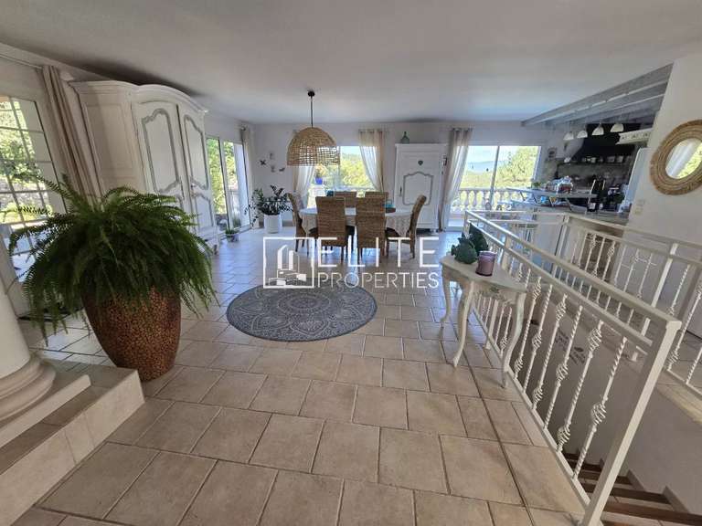 Maison Les Adrets-de-l'Estérel - 3 chambres - 205m²