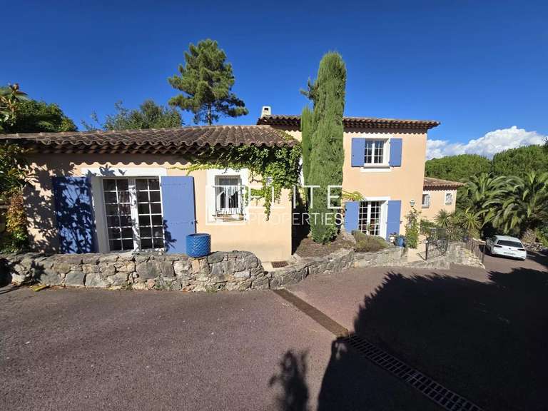 Maison Les Adrets-de-l'Estérel - 3 chambres - 205m²