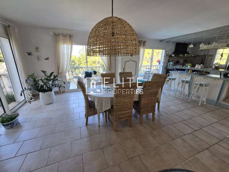 Maison Les Adrets-de-l'Estérel - 3 chambres - 205m²