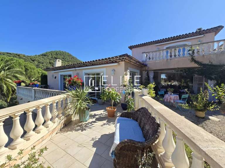 Maison Les Adrets-de-l'Estérel - 3 chambres - 205m²