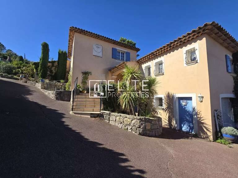 Maison Les Adrets-de-l'Estérel - 3 chambres - 205m²
