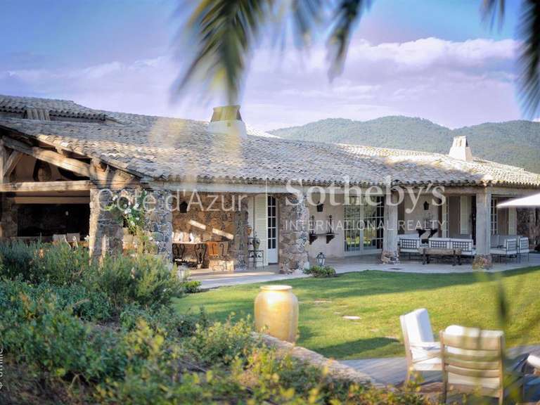 Propriété avec Vue sur mer Les Adrets-de-l'Estérel - 17 chambres - 2100m²