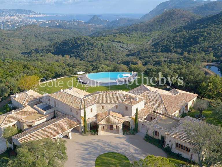 Propriété avec Vue sur mer Les Adrets-de-l'Estérel - 17 chambres - 2100m²