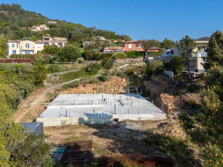 Terrain Les Adrets-de-l'Estérel - 1671m²