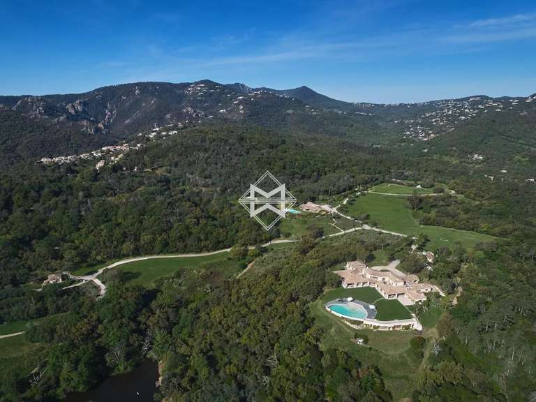 Villa Les Adrets-de-l'Estérel - 17 chambres - 2100m²