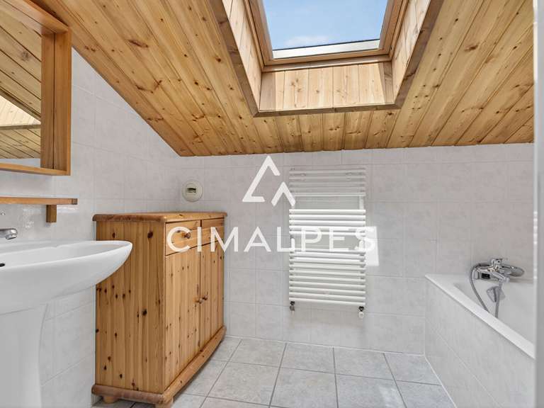 House Les Allues - 9 bedrooms - 275m²