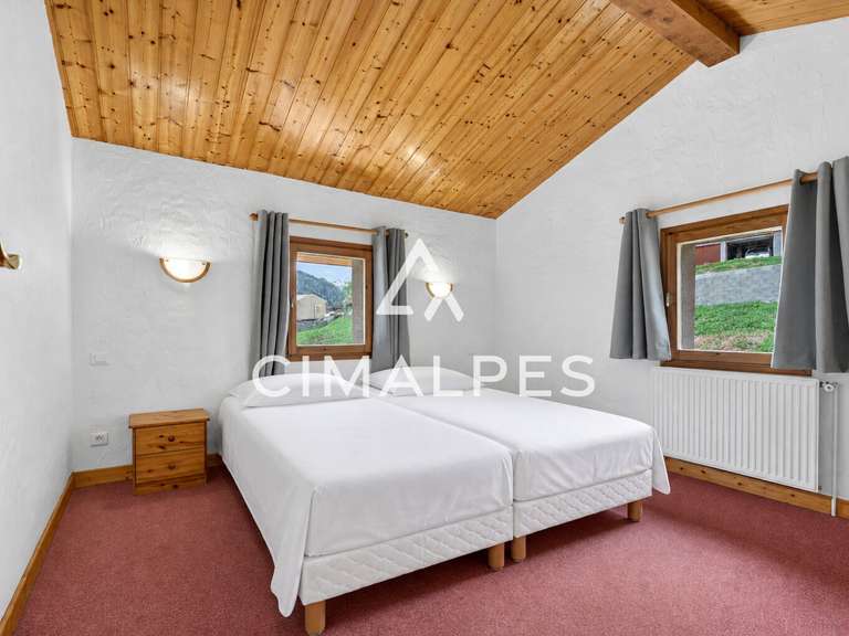 House Les Allues - 9 bedrooms - 275m²