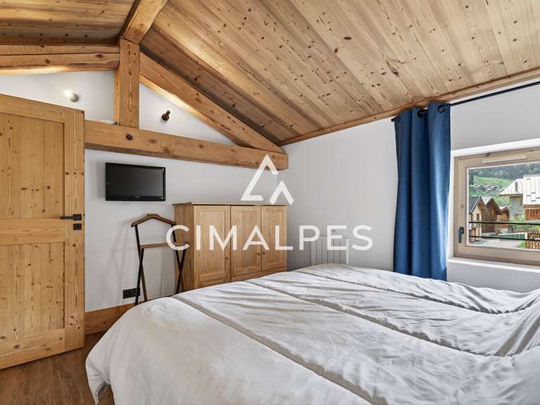 House Les Allues - 9 bedrooms - 275m²