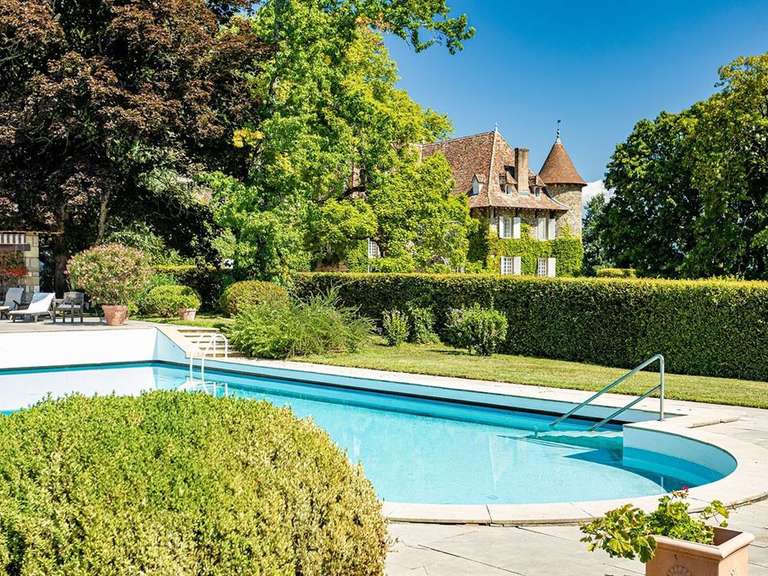 Château Les Avenières - 12 chambres - 820m²