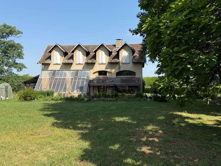 Château Les Avenières - 12 chambres - 820m²