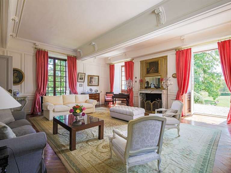 Château Les Avenières - 12 chambres - 820m²