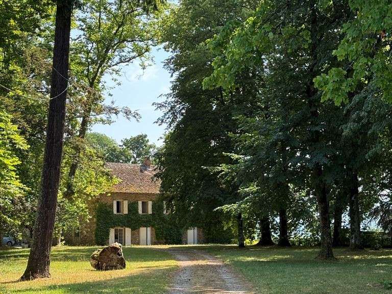Château Les Avenières - 12 chambres - 820m²