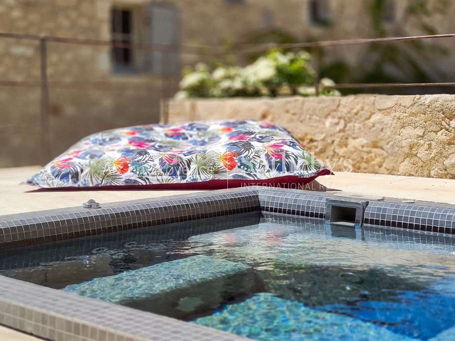 House Les Baux-de-Provence