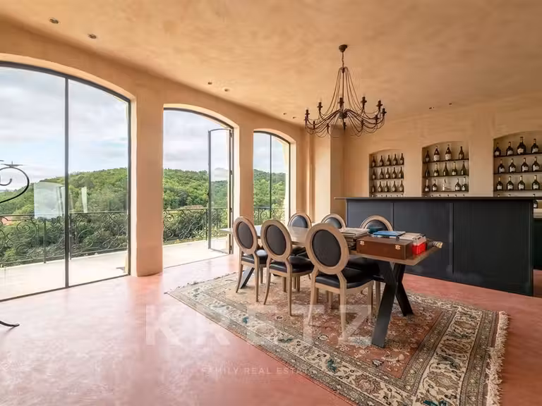 Castle Les Eyzies - 23 bedrooms - 2700m²