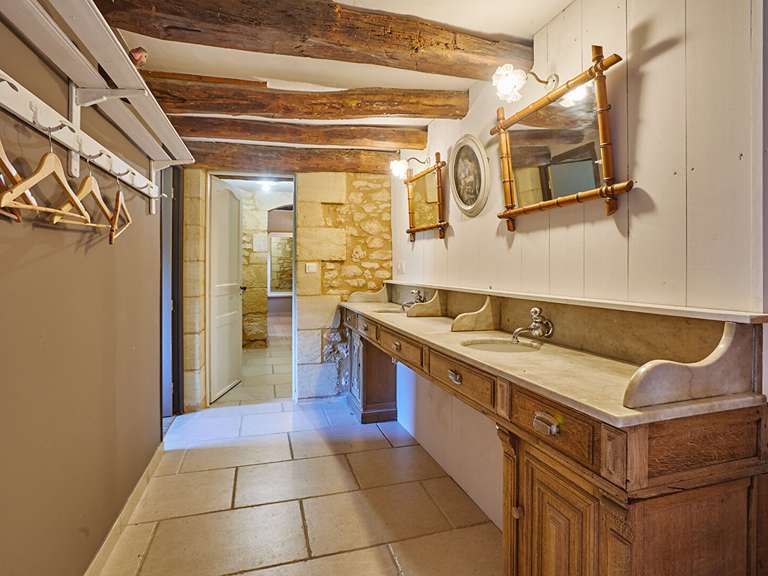 Propriété Les Eyzies - 18 chambres - 580m²