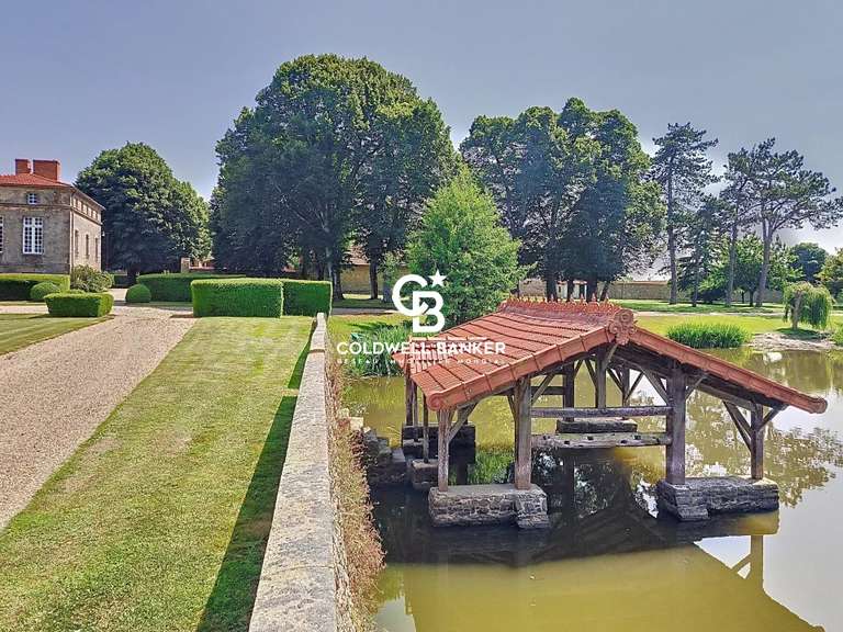 Château Les Herbiers - 16 chambres - 900m²