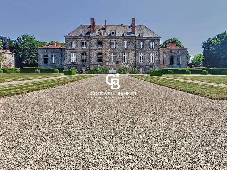 Château Les Herbiers - 16 chambres - 900m²