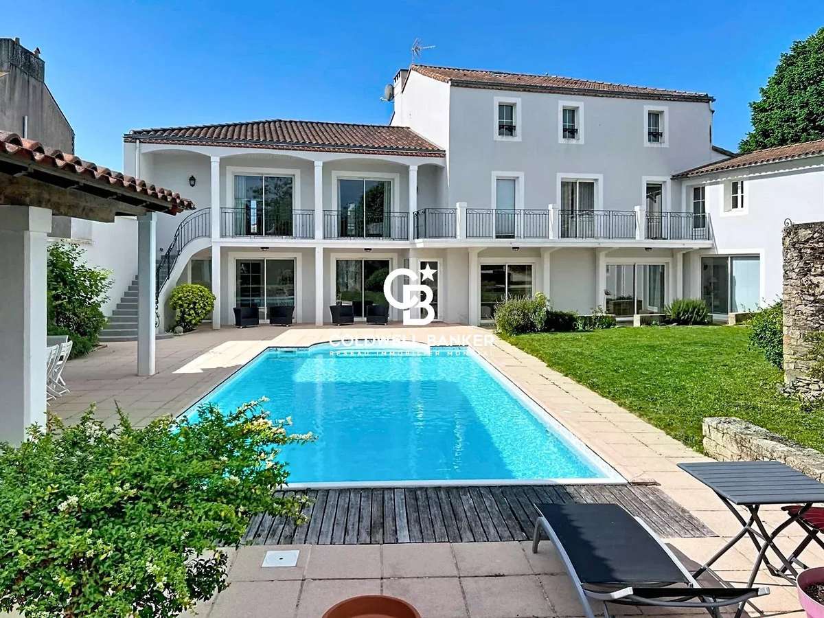 House Les Herbiers