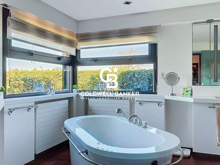 Maison Les Herbiers - 4 chambres - 315m²