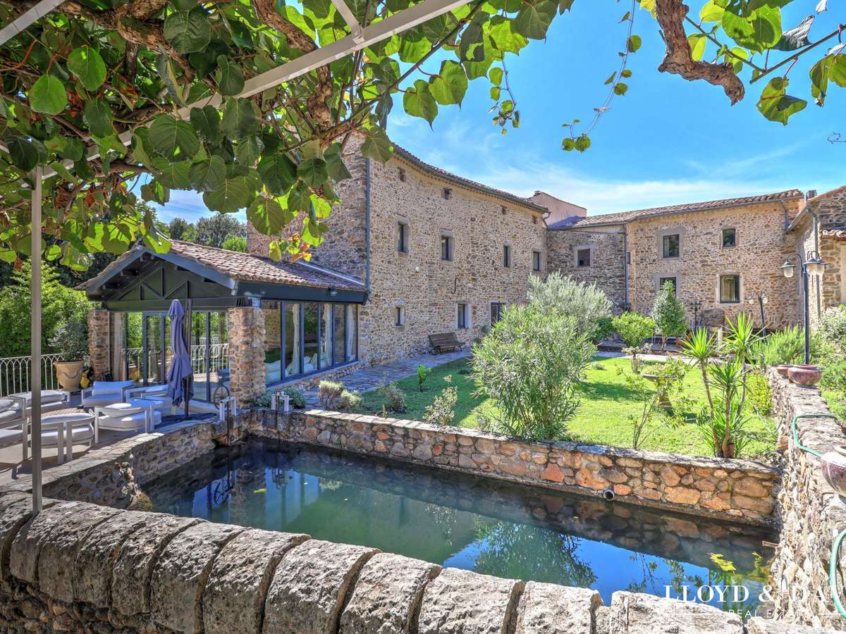 House Les Mages