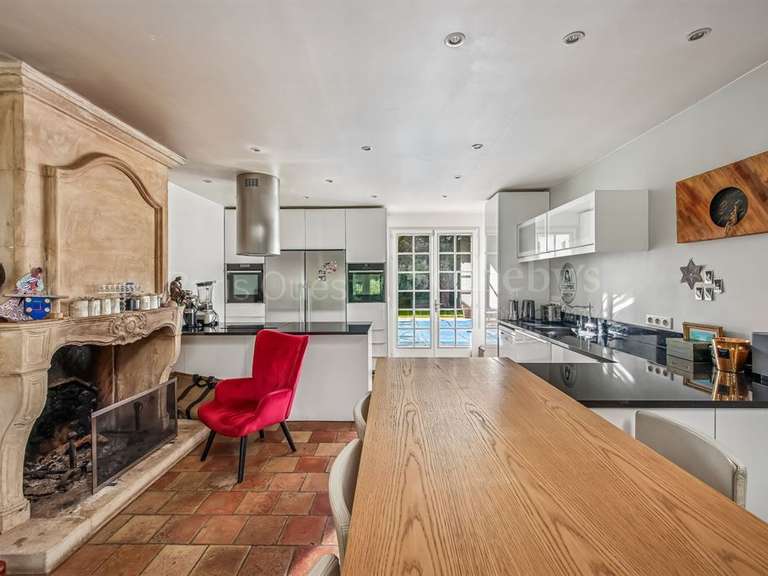 Maison Les Mesnuls - 6 chambres - 282m²