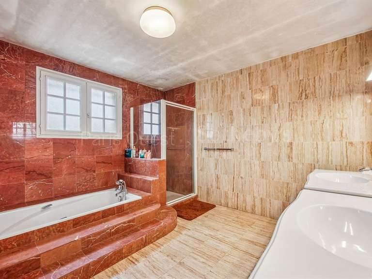 Maison Les Mesnuls - 6 chambres - 282m²