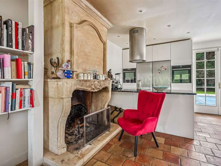 Maison Les Mesnuls - 6 chambres - 282m²