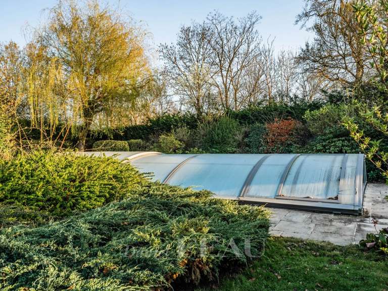 Maison Les Mesnuls - 5 chambres - 340m²