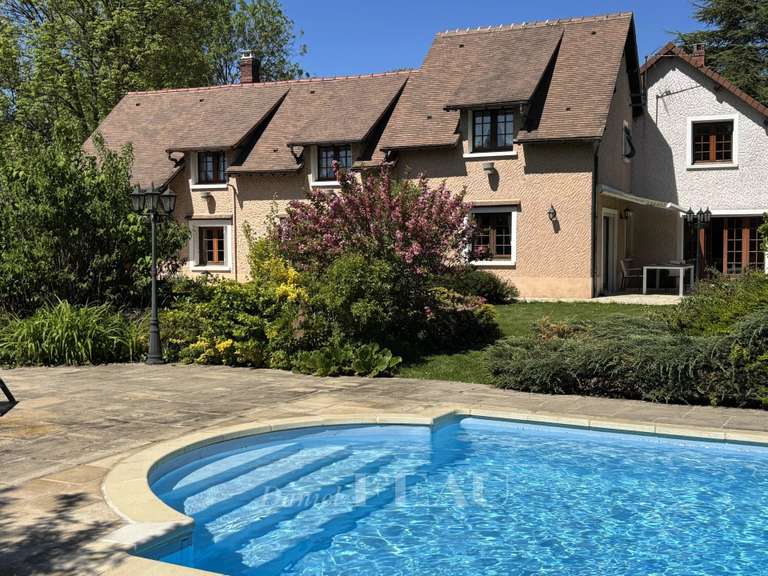 House Les Mesnuls - 5 bedrooms - 340m²