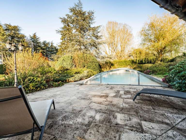 Maison Les Mesnuls - 5 chambres - 340m²