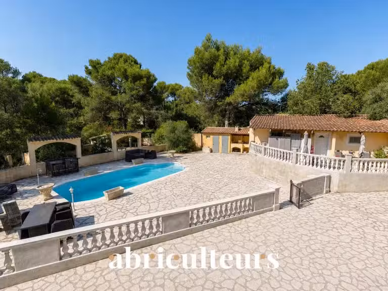 Maison Les Pennes-Mirabeau - 5 chambres - 230m²