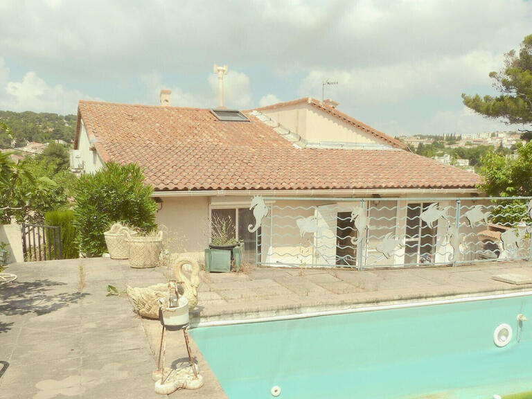 Vente immobilier de luxe à les cadeneaux 13170