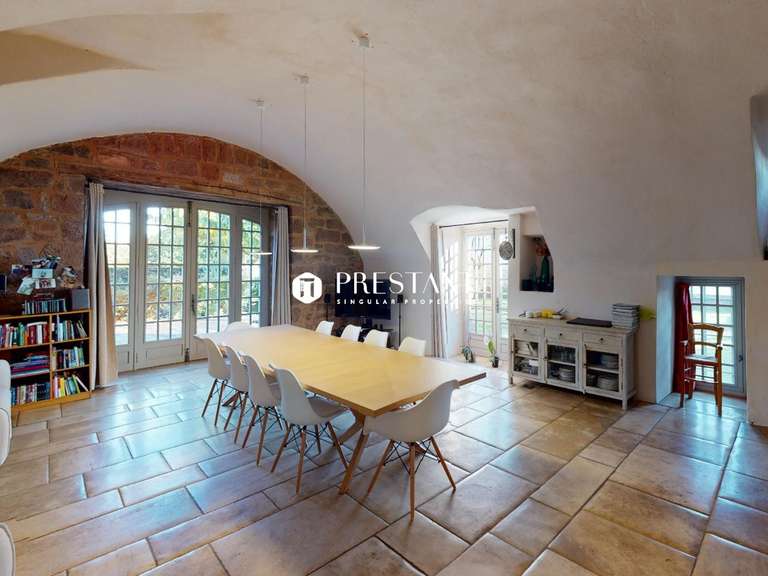 Château Les Quatre-Routes-du-Lot - 7 chambres - 726m²