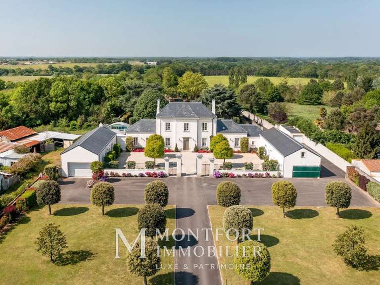 Maison Les Sorinières - 5 chambres - 511m²