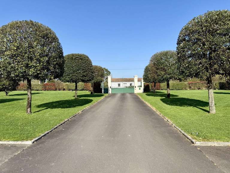 House Les Sorinières - 6 bedrooms