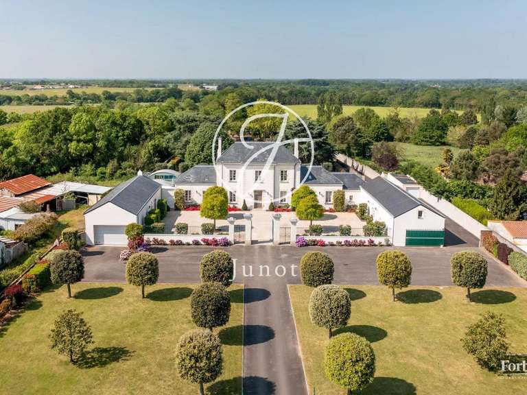 Maison Les Sorinières - 5 chambres - 511m²