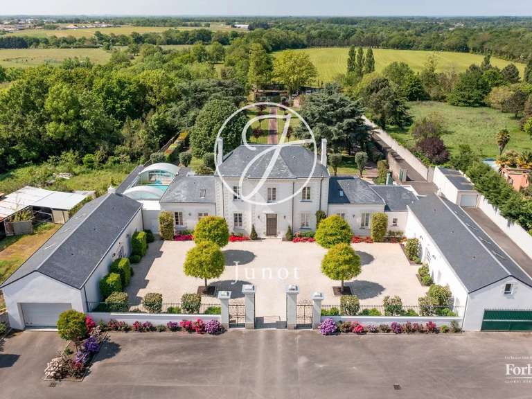 Maison Les Sorinières - 5 chambres - 511m²