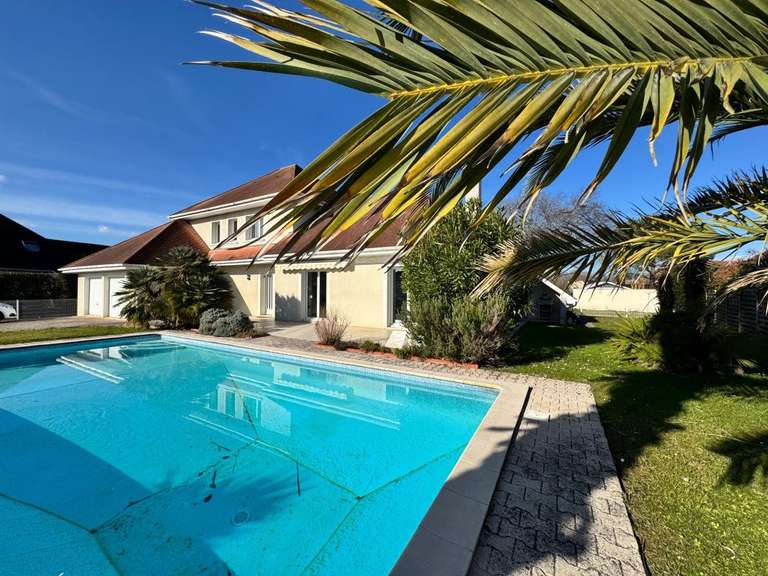 Maison Lescar - 5 chambres - 180m²