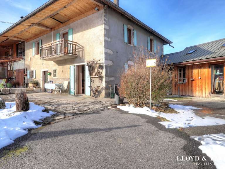 Maison Lescheraines - 5 chambres - 194m²