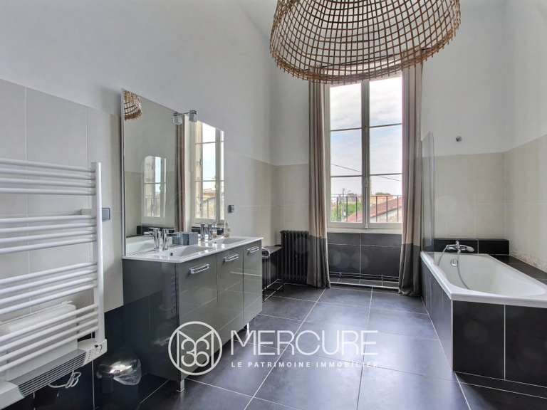 Maison Lesparre-Médoc - 6 chambres - 449m²