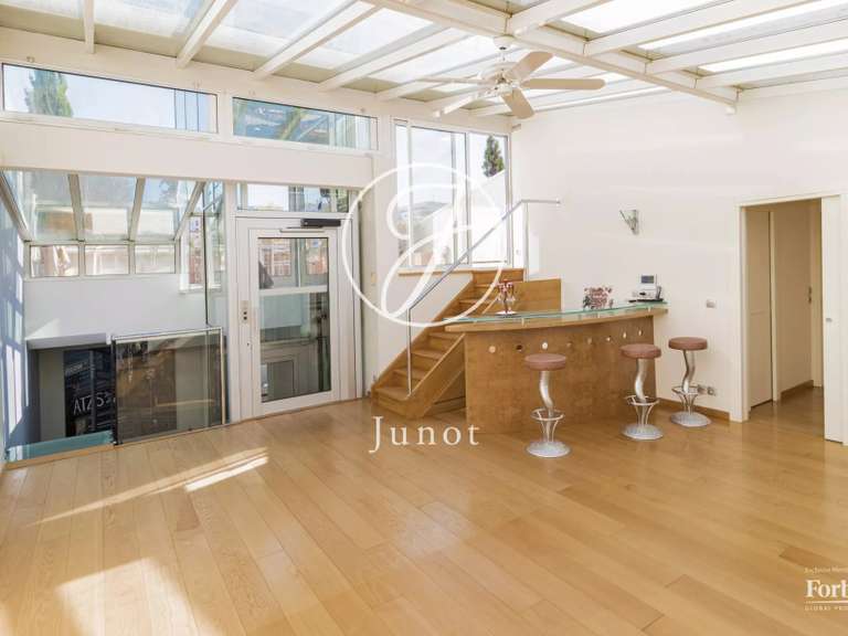 Maison Levallois-Perret - 3 chambres - 665m²