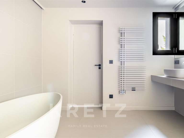 House Limonest - 6 bedrooms - 438m²