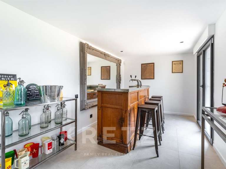 House Limonest - 6 bedrooms - 438m²