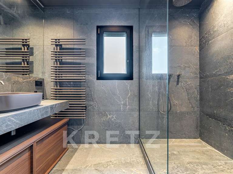 House Limonest - 6 bedrooms - 438m²