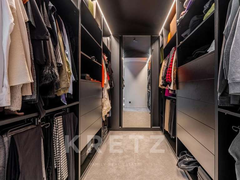 House Limonest - 6 bedrooms - 438m²